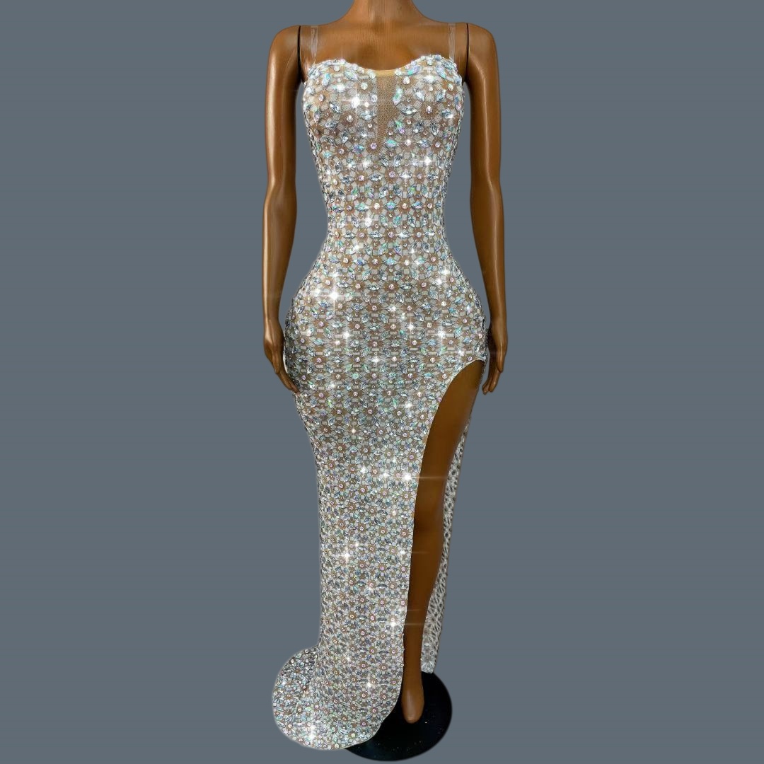 Women Formal Wear Photoshoot - Elegancka sukienka bez ramiączek z wysokim